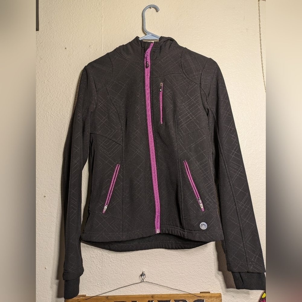 Mondetta Women's Black Jacket with Pink Accents Size Medium